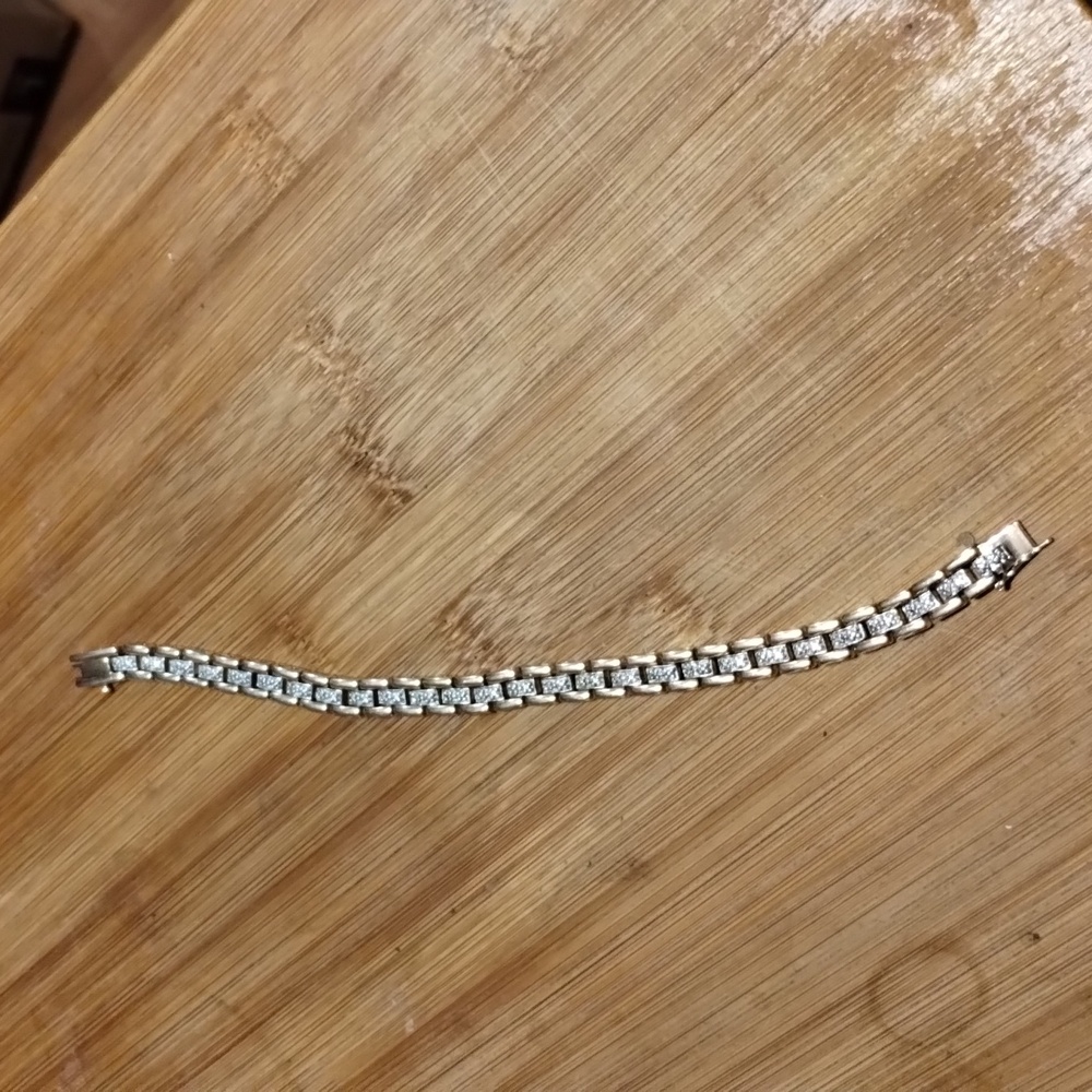 8" diamond accent bracelet